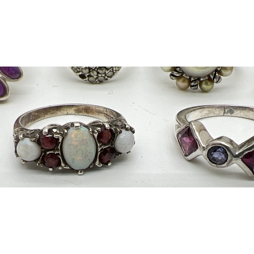 43 - 6 assorted vintage and modern silver stone set rings. To include garnet and opal set vintage ring wi... 