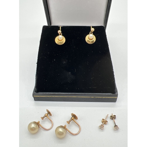 56 - 3 pairs of 9ct gold earrings in both drop and stud styles. A pair of screw back faux pearl studs, a ... 
