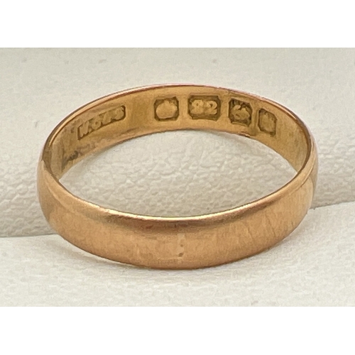 91 - A vintage 22ct gold 3mm wedding band ring. Fully hallmarked inside band. Ring size K. Total weight a... 