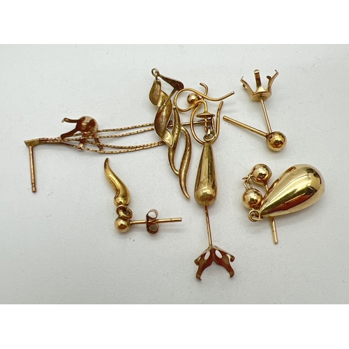 121 - A small quantity of single 9ct scrap gold earrings. All marked or test as 9ct. Total weight approx. ... 