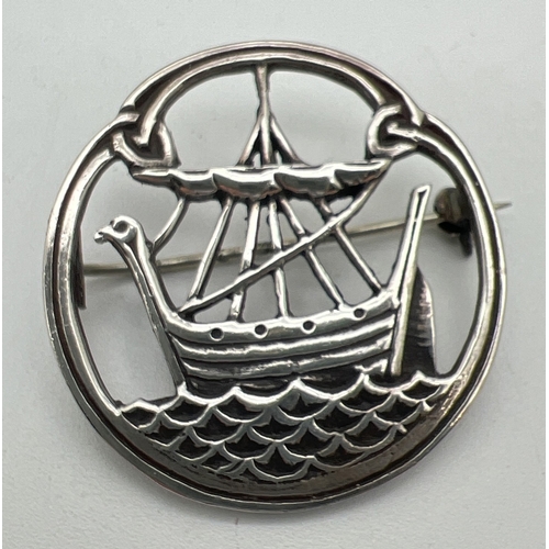A vintage Edinburgh silver Viking ship circular shaped brooch by Iona. Hallmarked to reverse for Edinburgh 1964 with Makers mark. Approx. 3.5cm diameter.
