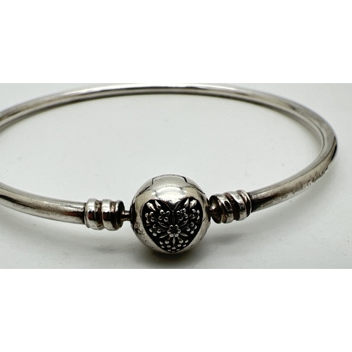 141 - A Pandora silver 