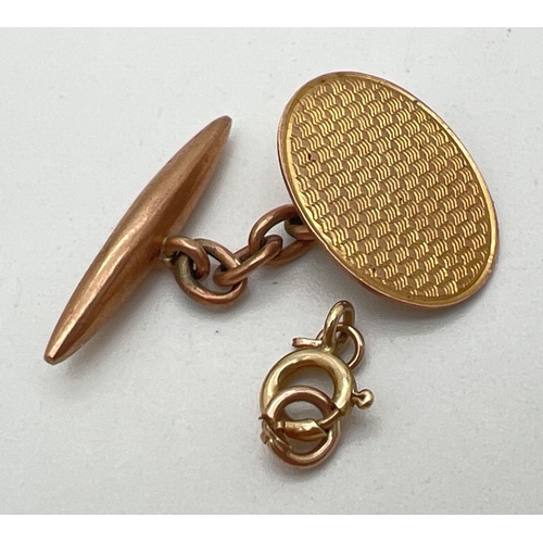 149 - 2 items of scrap gold. A single cufflink with engine turned decoration together with a clasp and fix... 