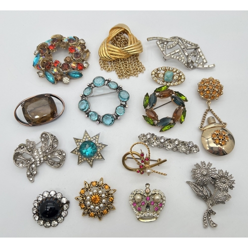 152 - 16 vintage gold tone and stone set brooches in various sizes, conditions and designs. To include Art... 