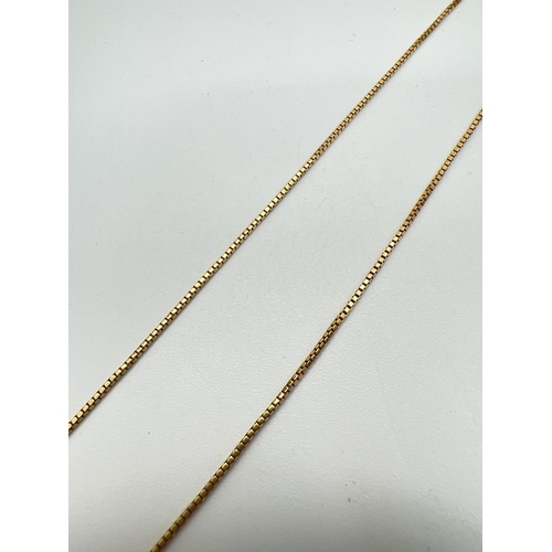 189 - A 16 inch 18ct gold fine box chain with spring ring clasp, for scrap or repair - chain broken. Gold ... 