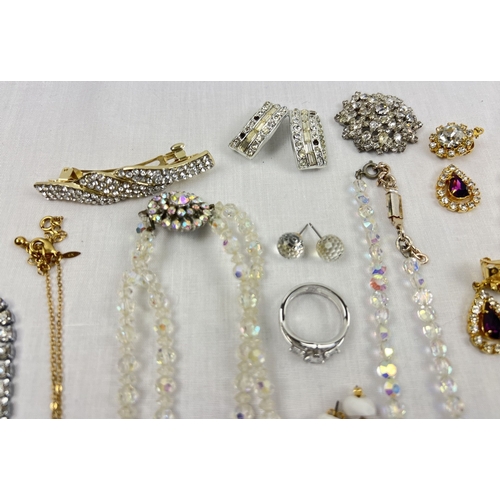 198 - A tray of vintage and modern diamante and stone set costume jewellery. To include necklaces, earring... 