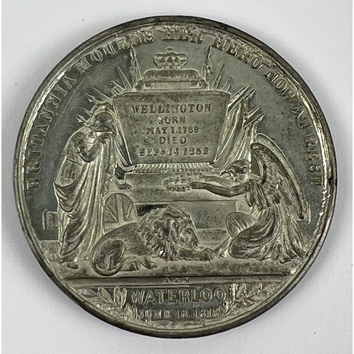 1228 - An antique memorial medal commemorating the death of the 1st Duke of Wellington 1852. Bust of Wellin... 