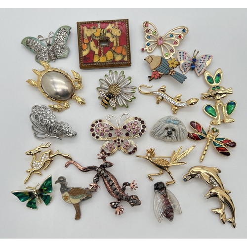 1041 - 20 vintage animal and insect brooches many with enamel detail and some stone set. To include dolphin... 