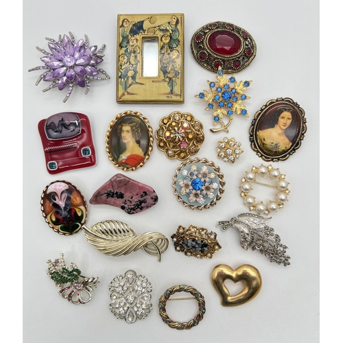 1042 - A collection of 20 vintage brooches in various styles and sizes. To include natural stone, contempor... 