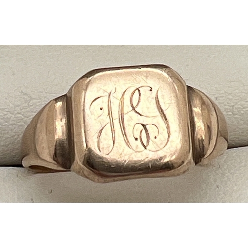 1062 - A vintage 9ct gold square signet ring with worn monogram initials HG to cartouche. Size P½. Total we... 