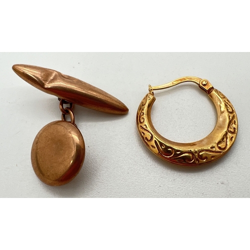 1065 - 2 pieces of scrap 9ct gold jewellery. A vintage cufflink and a single hoop earring. Total weight app... 