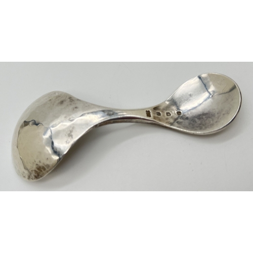 1160 - An Elizabeth II heavy silver caddy spoon of hammered design. Hallmarked to reverse of handle for Gra... 