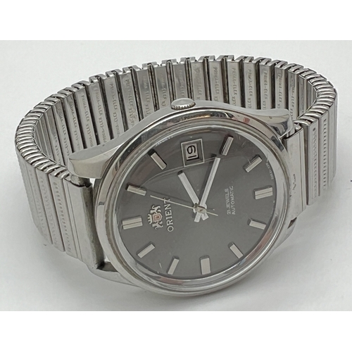 1130 - A men's vintage Automatic wristwatch by Orient, with stainless steel case and expanding strap. Grey ... 