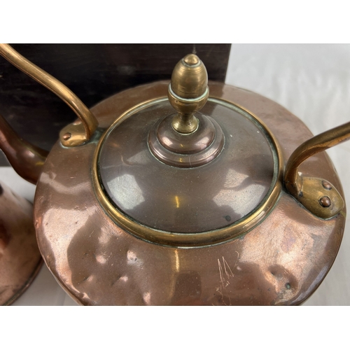 1214 - 3 antique copper items together with a vintage wooden box. Copper kettle and large tankard/jug both ... 