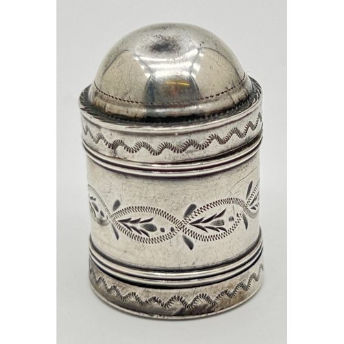 1174 - A Georgian silver nutmeg grater of cylindrical form, engraved with foliate design. Makers mark only ... 