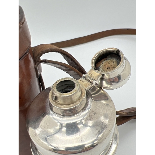 1187 - An early 20th century Walker & Hall silver plated hunting flask with 4 graduating stackable beakers,... 