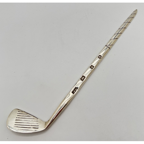 1189 - A Elizabeth II novelty silver letter opener modelled as a golf club. Hallmarked to handle for London... 