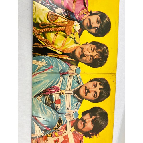 1293 - The Beatles - Sgt Peppers Lonely Hearts Club Band 12