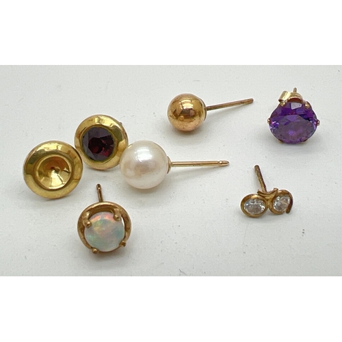 148 - A small quantity of scrap gold earrings, most set with stones. Total weight approx 2.5g.