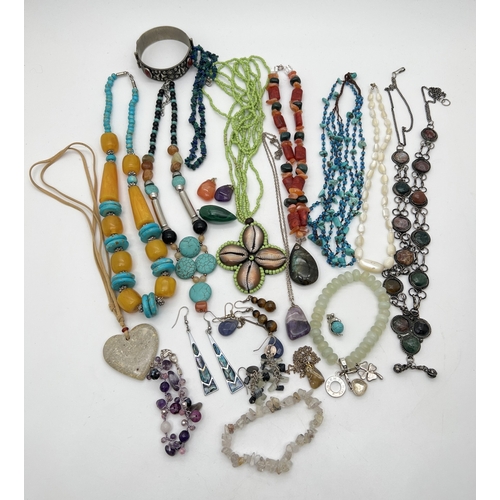 160 - A collection of natural and semi precious stone jewellery, to include necklaces, bracelets and earri... 