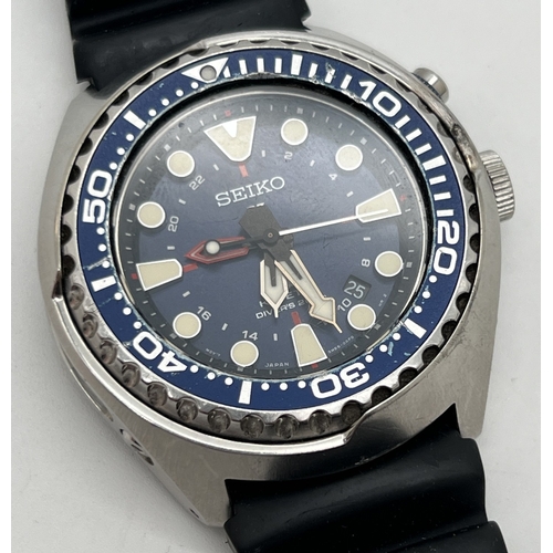 A special edition Seiko Kenetic Air Divers watch 5M85-0AB0 PADI. Stainless steel case, black silicone strap, blue detail to rotation bezel and blue face with luminous hour markers and hands. Seconds hand and date function. In working order.