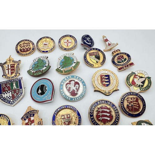 1308 - A collection of 33 assorted vintage pin badges relating to bowling, to include 6 Francis Drake Feder... 