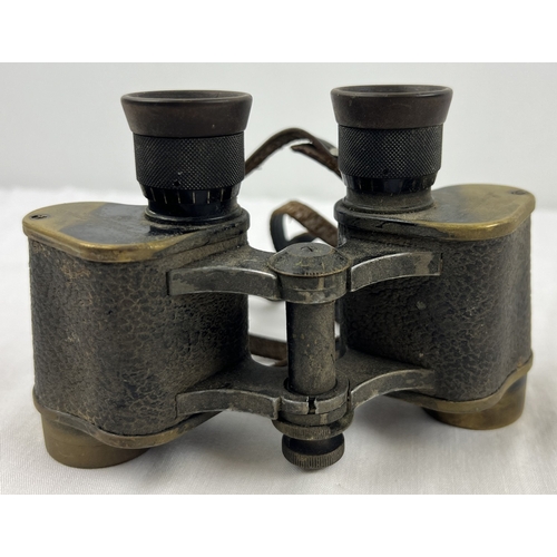 1251 - A pair of WWI era Bausch & Lomb military stereo 6 x 30 binoculars with brass casing and texture blac... 