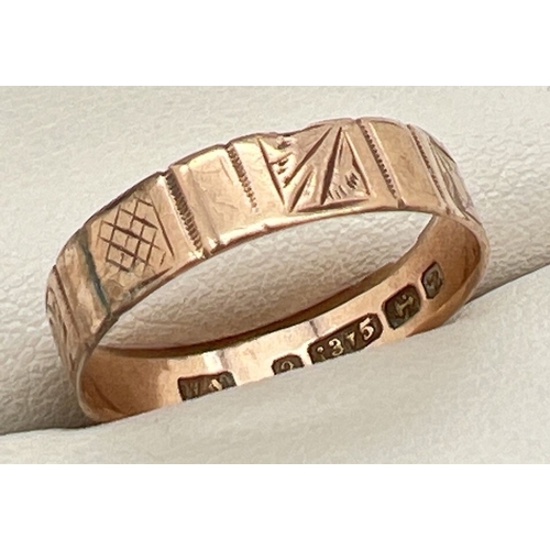 1040 - A vintage 9ct rose gold band ring with engraved detail. Fully hallmarked inside band. Ring size N. L... 