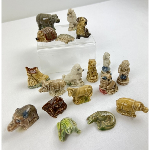 1267 - 18 assorted vintage 1970's Wade whimsies ceramic figures. To include animals from the Circus set, Fl... 