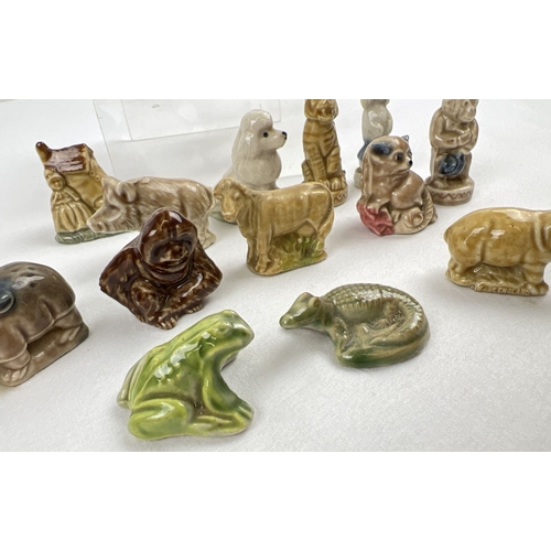 1267 - 18 assorted vintage 1970's Wade whimsies ceramic figures. To include animals from the Circus set, Fl... 