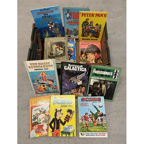 124 - A box of assorted children's vintage books and annuals, to include Battlestar Galactica, The Magic R... 