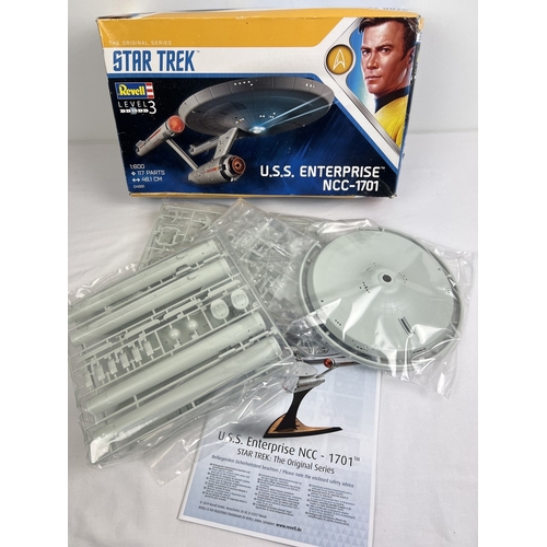 152 - Star Trek, The original series, USS Enterprise NCC-1701 model kit from Revell, 2019 #D4991. Contents... 