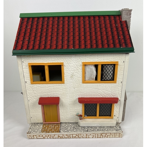 194 - A vintage wooden and plastic dolls house with front opening door, 4 rooms and a small selection of v... 