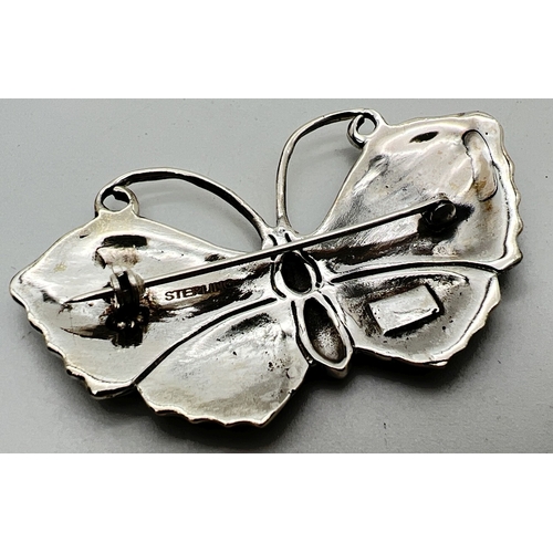 1109 - A green enamelled silver butterfly brooch, stamped sterling to reverse. Approx. 5cm wide.