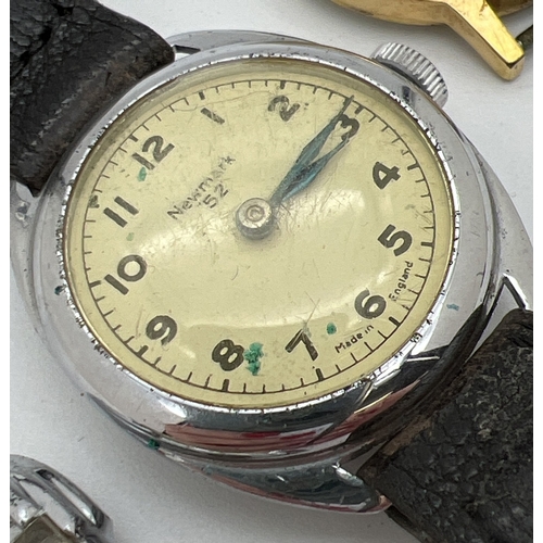 1186 - 3 men's vintage watches in varying conditions. A Newmark 52 with stainless steel case and black leat... 