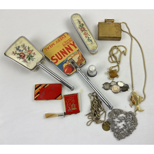 1314 - A small quantity of vintage vanity items and costume jewellery. To include a multipurpose compact by... 