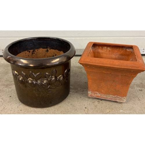 1472 - 2 modern garden planters. A square shaped terracotta pot together with a lustre glazed circular pot ... 