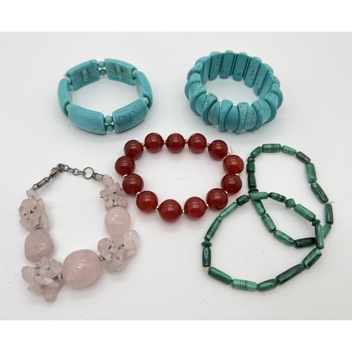 1112 - 6 semi precious stone bracelets. 2 x malachite, a rose quartz bead and chip bracelet, a round carnel... 