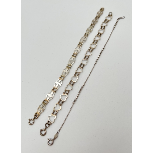 1009 - 3 vintage silver bracelets, all approx. 7 inches long. One with quatrefoil design links, one with he... 