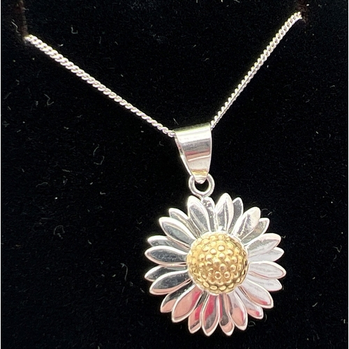 1055 - A silver daisy pendant necklace and matching drop earrings. Single daisy pendant on an 18