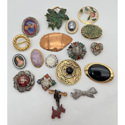 1061 - 18 vintage brooches and scarf clips, in various sizes and designs. To include Celtic agate set, micr... 