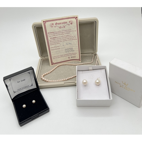 1086 - 3 boxed items of pearl and faux pearl jewellery. A pair of Isle Of Wight Pearl cuff links; a Elizabe... 