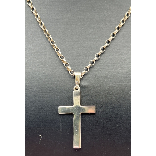 1091 - A silver cross pendant on a 24