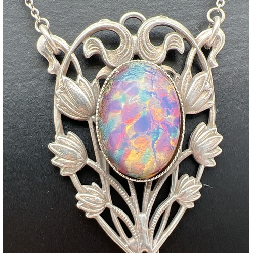 1099 - An Art Nouveau design fixed pendant necklace with floral pierced work design, foil glass cabochon an... 