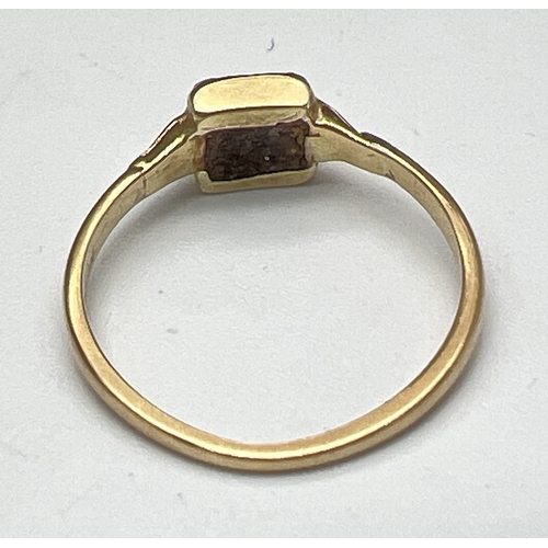 1113 - A vintage 18ct gold and diamond ring set with 9 small round cut diamonds in a square setting. Stampe... 