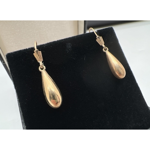 1116 - A pair of 9ct gold teardrop shaped drop earrings with hooked wire posts. Fully hallmarked on wires. ... 