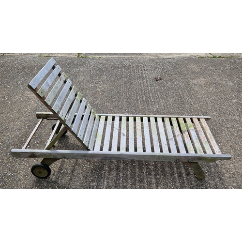 1429 - A Barlow Tyrie teak slatted sun longer with adjustable back rest and rubber wheels. Manufacturers na... 