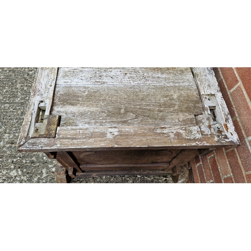 1462 - A large vintage wooden trough on wheels, possibly a day bed with head support missing. Approx. 80cm ... 