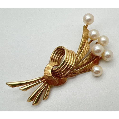 1135 - A vintage 14ct yellow gold floral spray design brooch set with 6 cultured pearls. Body design of bro... 