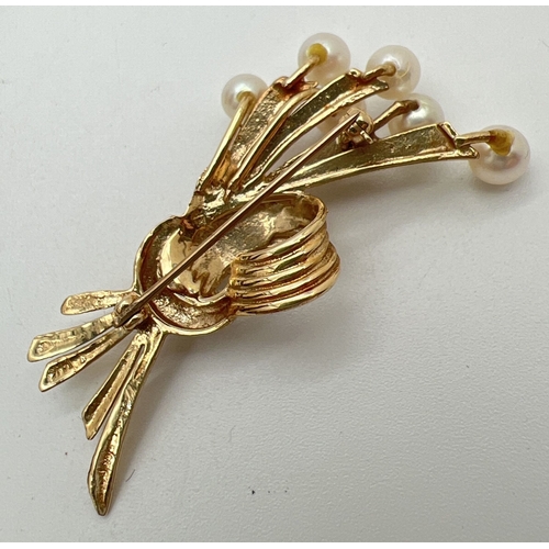 1135 - A vintage 14ct yellow gold floral spray design brooch set with 6 cultured pearls. Body design of bro... 